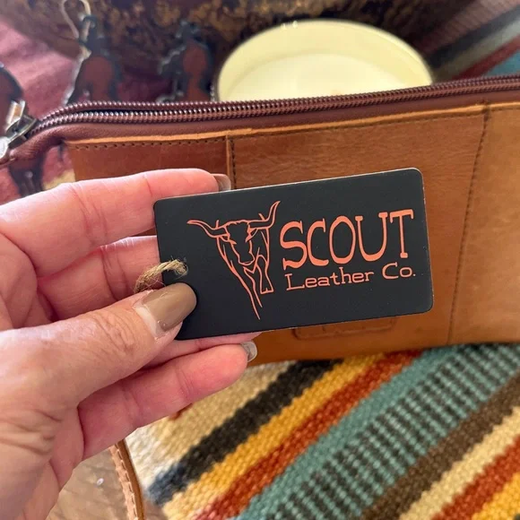 Scout Tan Leather Crossbody Bag - Picture 6 of 7